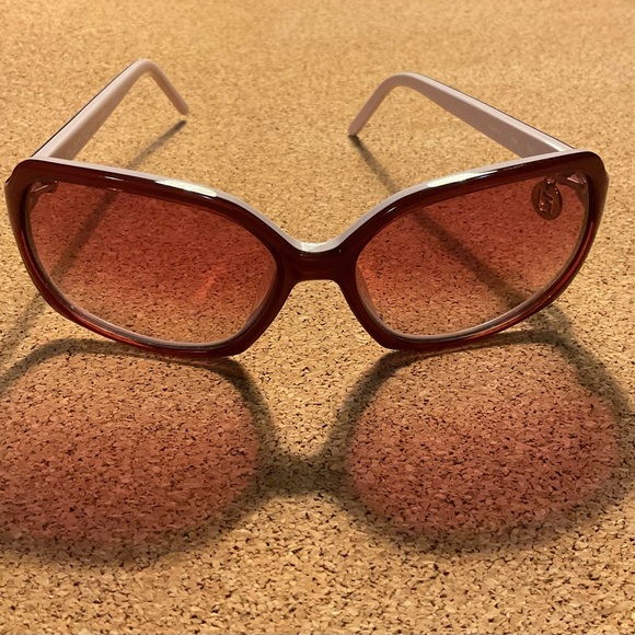 Fendi Bold pink Sunglasses with dangling silver logo charm - Picture 3 of 8